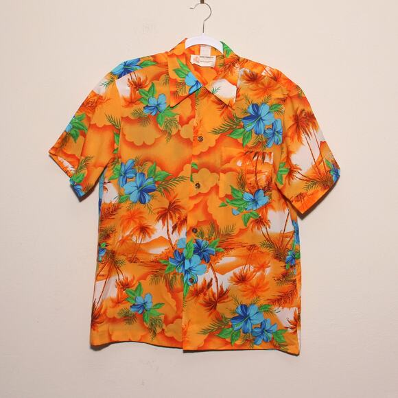 Vintage Royal Hawaiian Tropical Shirt Size Medium Made in Hawaii - Picture 1 of 6